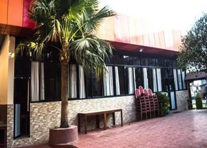 Hotel Aryal International 2*