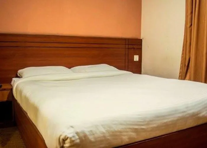 Hotel Aryal International 2*