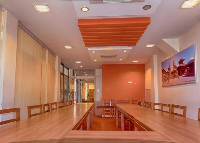 Hotel Aryal International 2*